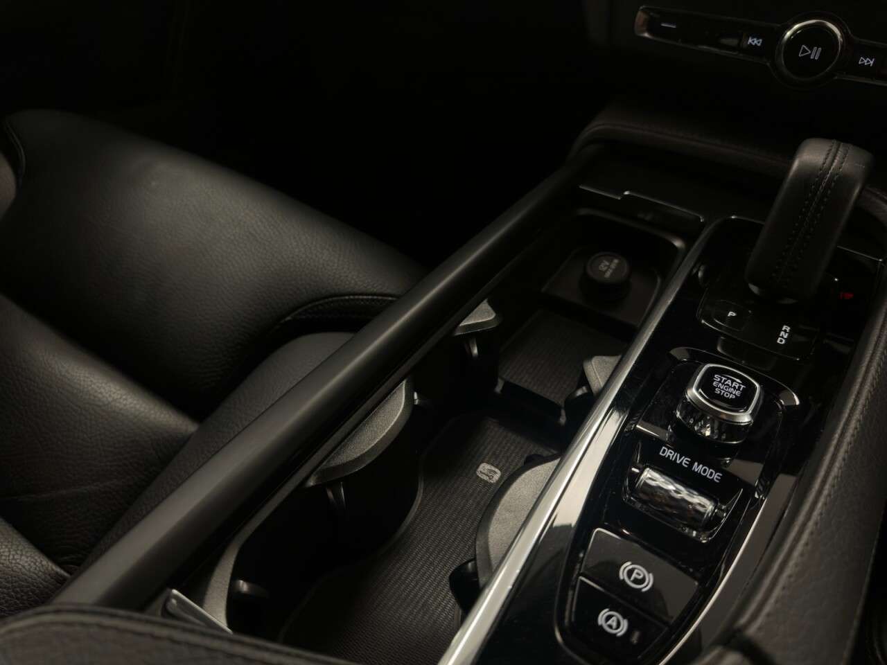 2020 VOLVO V90 2020 VOLVO V90