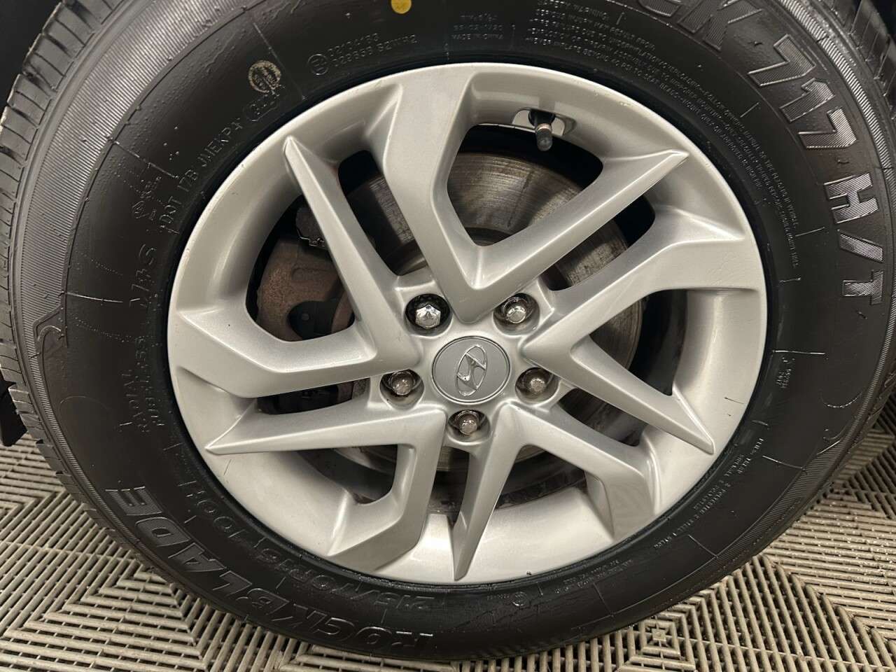 A 2017 HYUNDAI TUCSON 1.6 GDi Blue Drive S SUV 5dr Petrol Manual Euro 6 (s/s) (132 ps) Bluetooth, A 2017 HYUNDAI TUCSON 1.6 GDi Blue Drive S SUV 5dr Petrol Manual Euro 6 (s/s) (132 ps) Bluetooth,