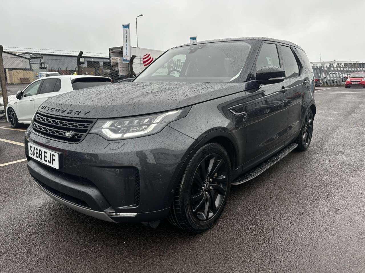 A 2018 LAND ROVER DISCOVERY 3.0 SD V6 HSE SUV 5dr Diesel Auto 4WD Euro 6 (s/s) (306 ps) Full Leather, S A 2018 LAND ROVER DISCOVERY 3.0 SD V6 HSE SUV 5dr Diesel Auto 4WD Euro 6 (s/s) (306 ps) Full Leather, S