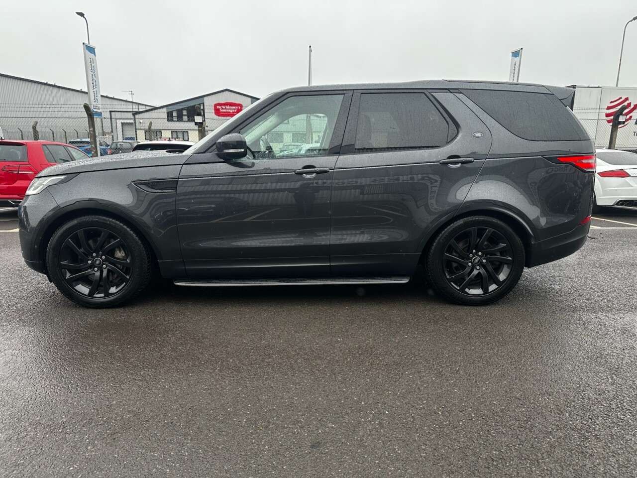 A 2018 LAND ROVER DISCOVERY 3.0 SD V6 HSE SUV 5dr Diesel Auto 4WD Euro 6 (s/s) (306 ps) Full Leather, S A 2018 LAND ROVER DISCOVERY 3.0 SD V6 HSE SUV 5dr Diesel Auto 4WD Euro 6 (s/s) (306 ps) Full Leather, S