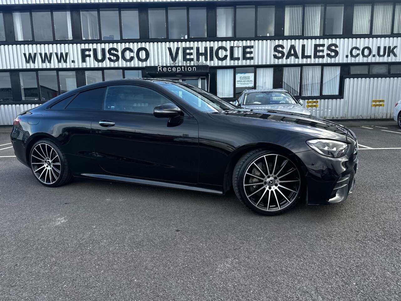A 2022 MERCEDES-BENZ E 300 2.0 E300h MHEV AMG Line Night Edition (Premium Plus) Coupe 2dr Petrol Hybri A 2022 MERCEDES-BENZ E 300 2.0 E300h MHEV AMG Line Night Edition (Premium Plus) Coupe 2dr Petrol Hybri