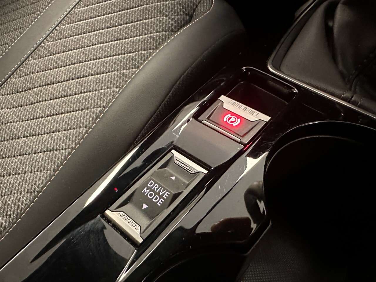 2024 PEUGEOT 2008 2024 PEUGEOT 2008