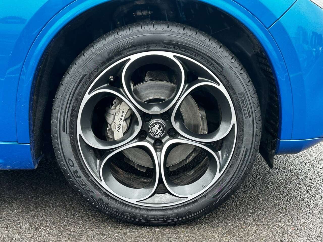 A 2022 ALFA ROMEO STELVIO 2.0T Veloce SUV 5dr Petrol Auto Q4 AWD Euro 6 (s/s) (280 ps) Leather Interi A 2022 ALFA ROMEO STELVIO 2.0T Veloce SUV 5dr Petrol Auto Q4 AWD Euro 6 (s/s) (280 ps) Leather Interi