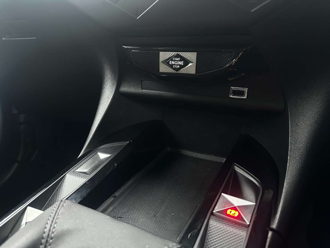 2021 DS AUTOMOBILES DS 3 2021 DS AUTOMOBILES DS 3