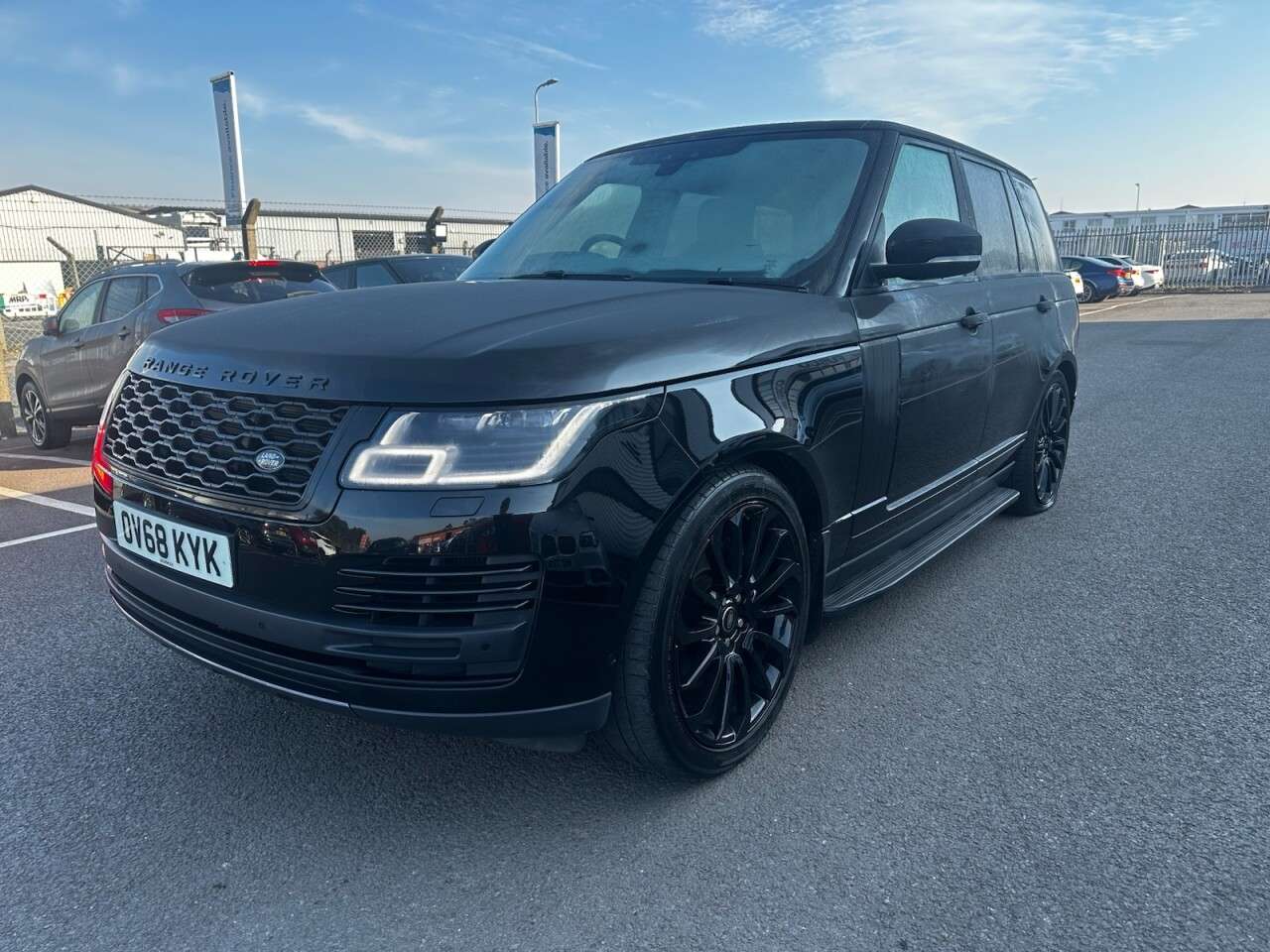 A 2018 LAND ROVER RANGE ROVER 4.4 SD V8 Vogue SE SUV 5dr Diesel Auto 4WD Euro 6 (s/s) (339 ps) A 2018 LAND ROVER RANGE ROVER 4.4 SD V8 Vogue SE SUV 5dr Diesel Auto 4WD Euro 6 (s/s) (339 ps)