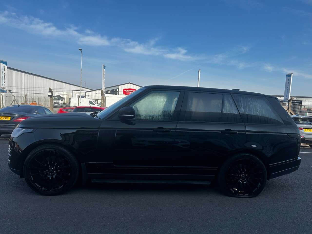 A 2018 LAND ROVER RANGE ROVER 4.4 SD V8 Vogue SE SUV 5dr Diesel Auto 4WD Euro 6 (s/s) (339 ps) A 2018 LAND ROVER RANGE ROVER 4.4 SD V8 Vogue SE SUV 5dr Diesel Auto 4WD Euro 6 (s/s) (339 ps)