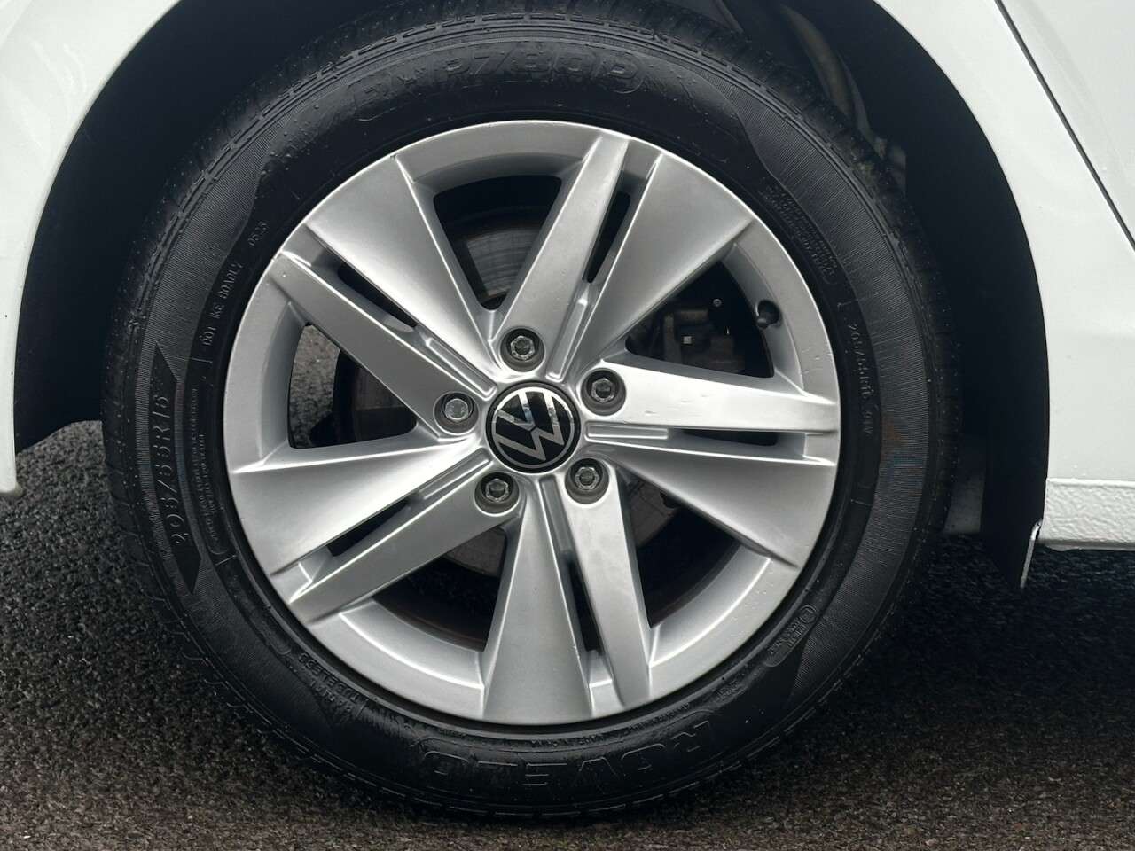 A 2021 VOLKSWAGEN GOLF 1.5 eTSI MHEV Life Hatchback 5dr Petrol Hybrid DSG Euro 6 (s/s) (150 ps) Fu A 2021 VOLKSWAGEN GOLF 1.5 eTSI MHEV Life Hatchback 5dr Petrol Hybrid DSG Euro 6 (s/s) (150 ps) Fu