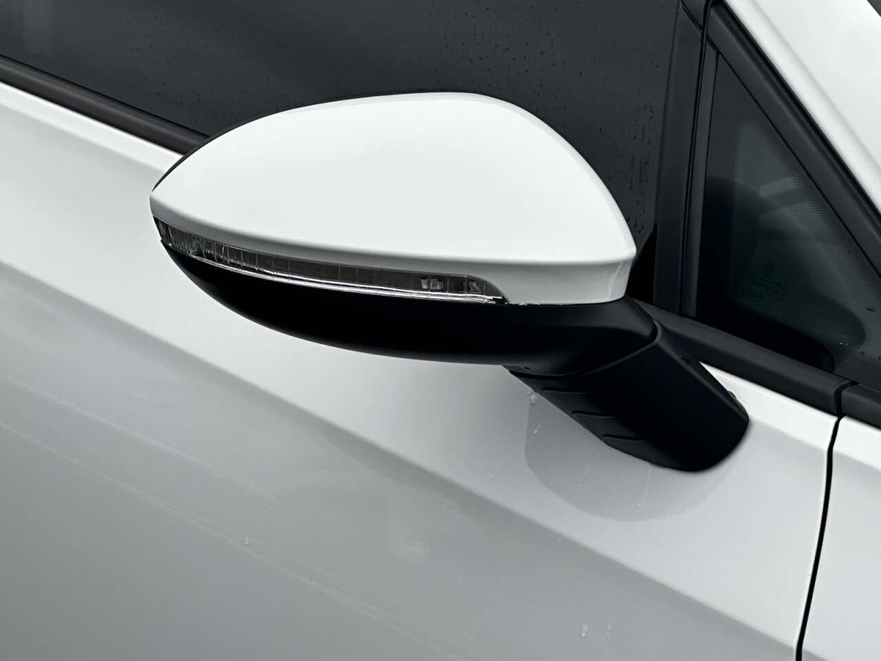 A 2021 VOLKSWAGEN GOLF 1.5 eTSI MHEV Life Hatchback 5dr Petrol Hybrid DSG Euro 6 (s/s) (150 ps) Fu A 2021 VOLKSWAGEN GOLF 1.5 eTSI MHEV Life Hatchback 5dr Petrol Hybrid DSG Euro 6 (s/s) (150 ps) Fu