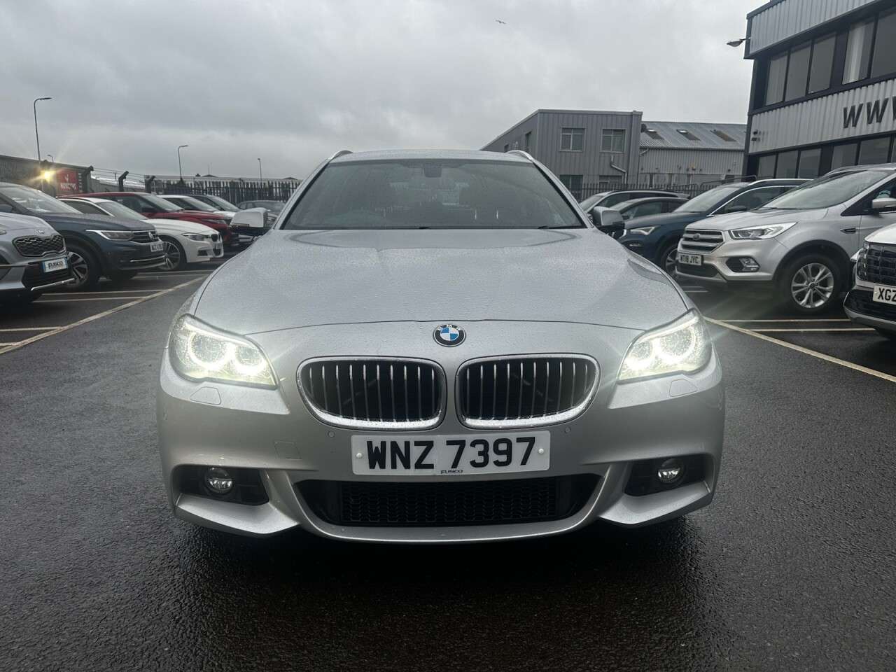 A 2017 BMW 5 SERIES 2.0 520d M Sport Touring 5dr Diesel Auto Euro 6 (s/s) (190 ps) Good History A 2017 BMW 5 SERIES 2.0 520d M Sport Touring 5dr Diesel Auto Euro 6 (s/s) (190 ps) Good History