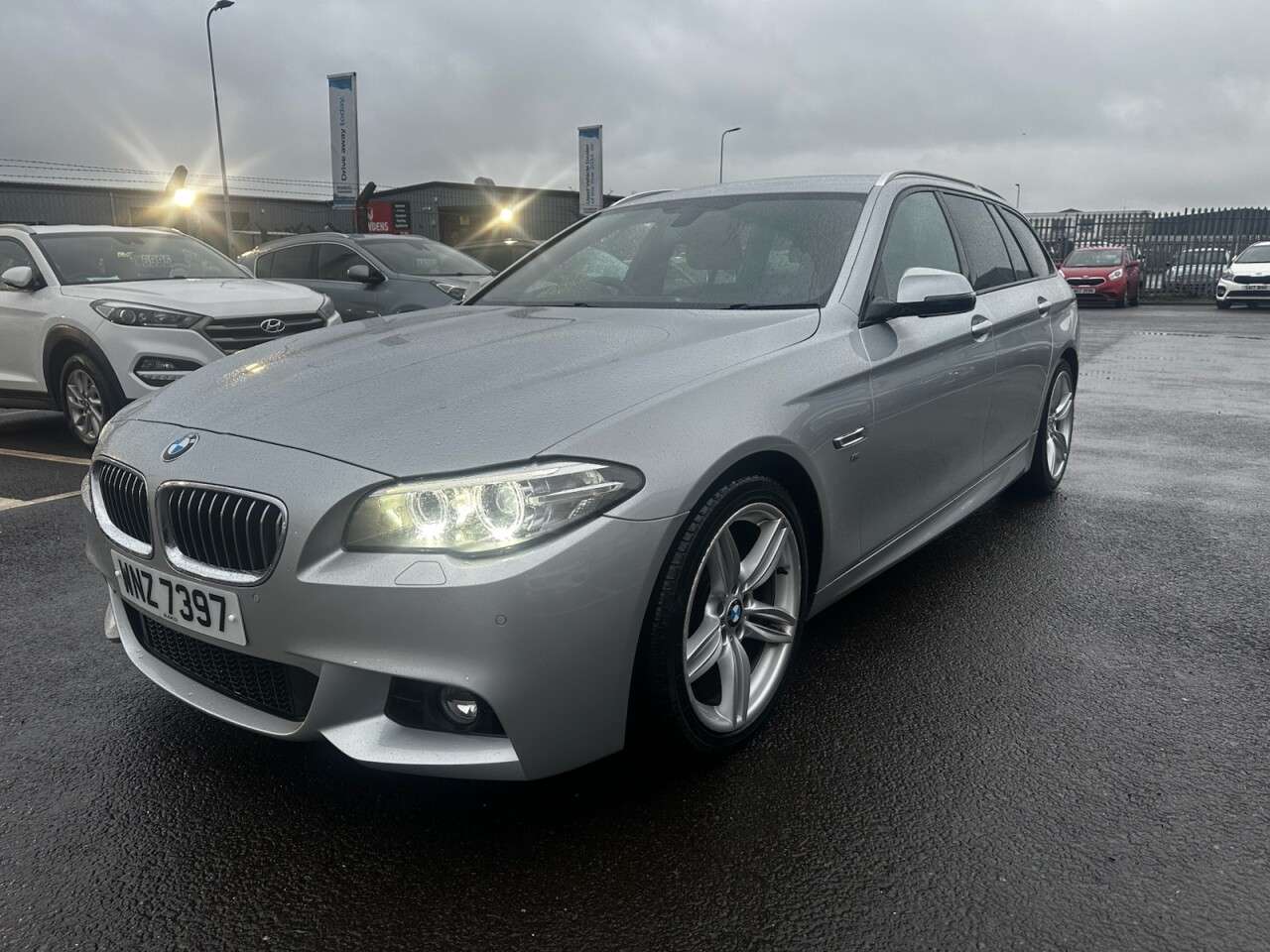 A 2017 BMW 5 SERIES 2.0 520d M Sport Touring 5dr Diesel Auto Euro 6 (s/s) (190 ps) Good History A 2017 BMW 5 SERIES 2.0 520d M Sport Touring 5dr Diesel Auto Euro 6 (s/s) (190 ps) Good History