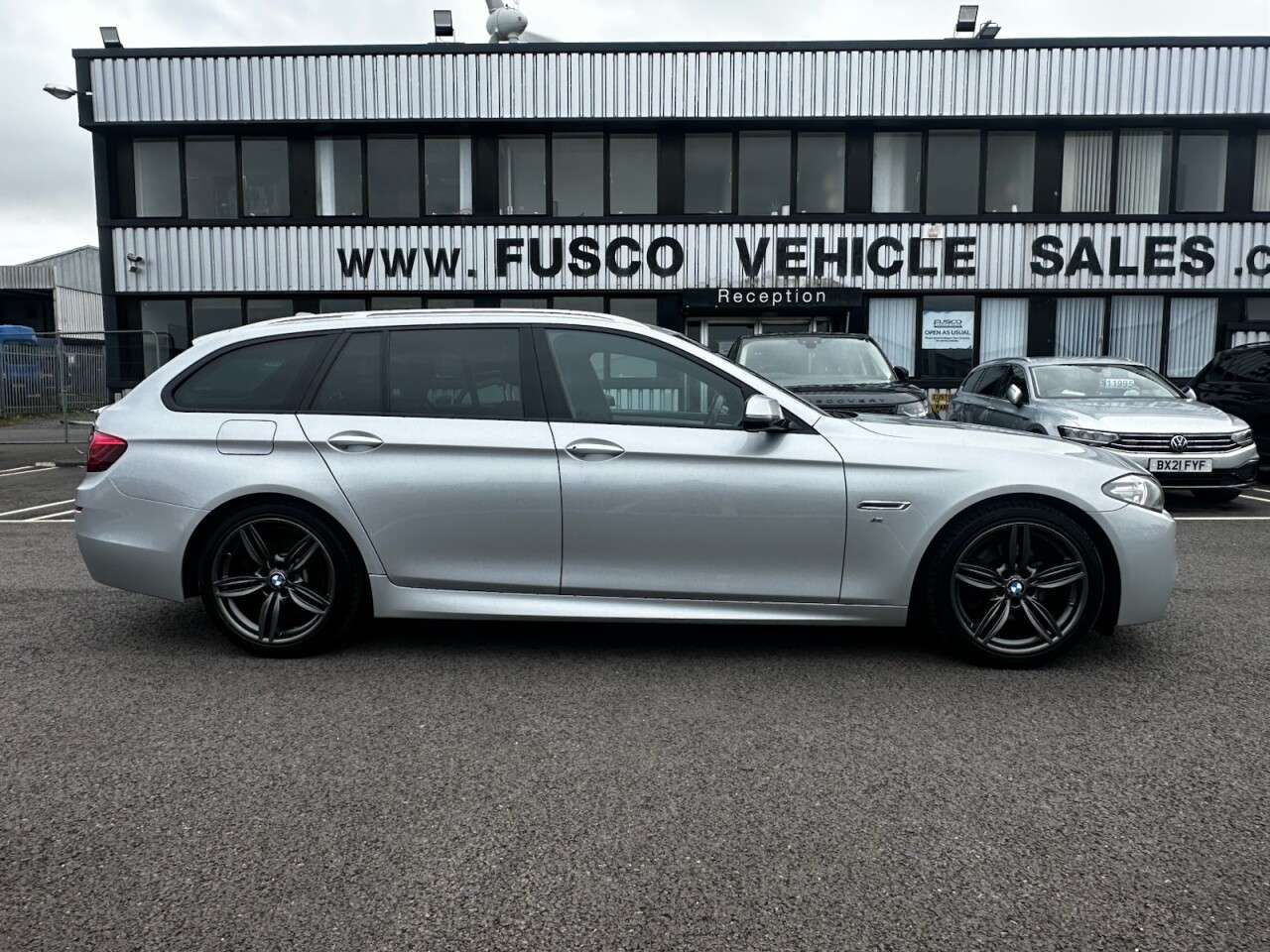 A 2017 BMW 5 SERIES 2.0 520d M Sport Touring 5dr Diesel Auto Euro 6 (s/s) (190 ps) Good History A 2017 BMW 5 SERIES 2.0 520d M Sport Touring 5dr Diesel Auto Euro 6 (s/s) (190 ps) Good History