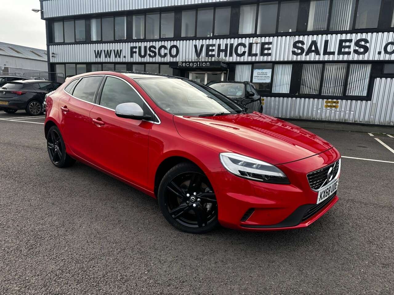 A 2018 VOLVO V40 1.5 T3 GPF R-Design Nav Plus Hatchback 5dr Petrol Auto Euro 6 (s/s) (152 ps A 2018 VOLVO V40 1.5 T3 GPF R-Design Nav Plus Hatchback 5dr Petrol Auto Euro 6 (s/s) (152 ps