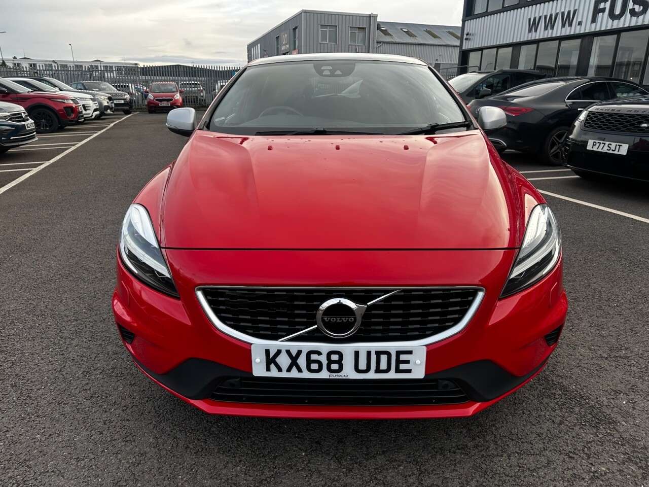 A 2018 VOLVO V40 1.5 T3 GPF R-Design Nav Plus Hatchback 5dr Petrol Auto Euro 6 (s/s) (152 ps A 2018 VOLVO V40 1.5 T3 GPF R-Design Nav Plus Hatchback 5dr Petrol Auto Euro 6 (s/s) (152 ps