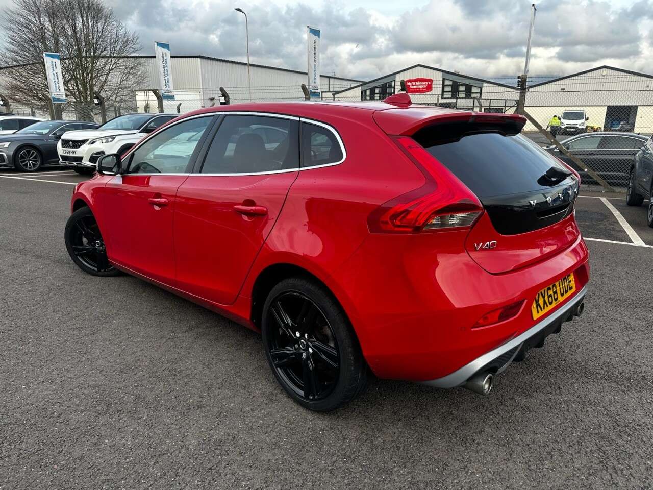 A 2018 VOLVO V40 1.5 T3 GPF R-Design Nav Plus Hatchback 5dr Petrol Auto Euro 6 (s/s) (152 ps A 2018 VOLVO V40 1.5 T3 GPF R-Design Nav Plus Hatchback 5dr Petrol Auto Euro 6 (s/s) (152 ps