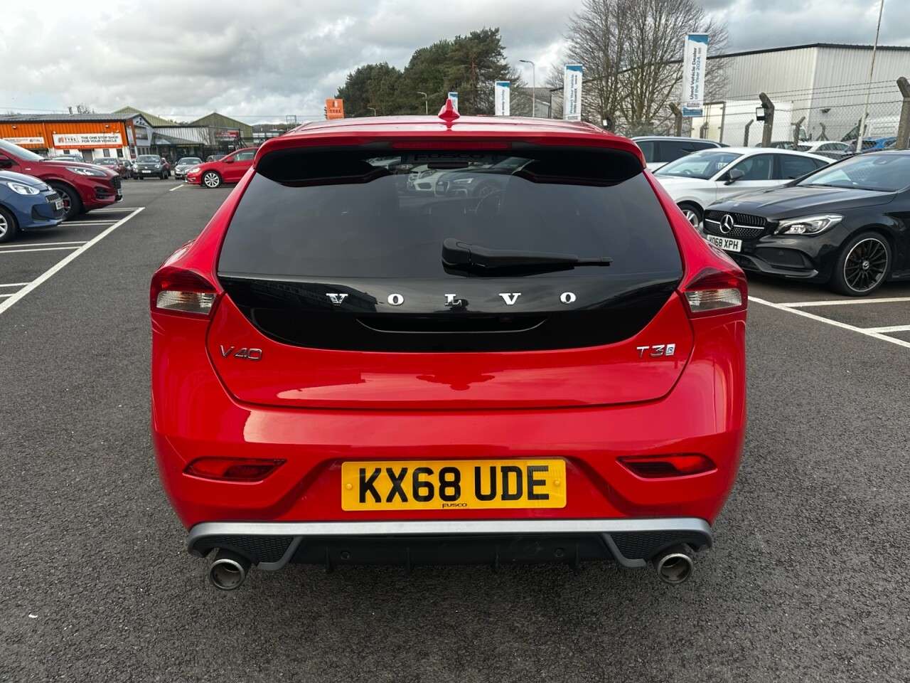 2018 VOLVO V40 2018 VOLVO V40