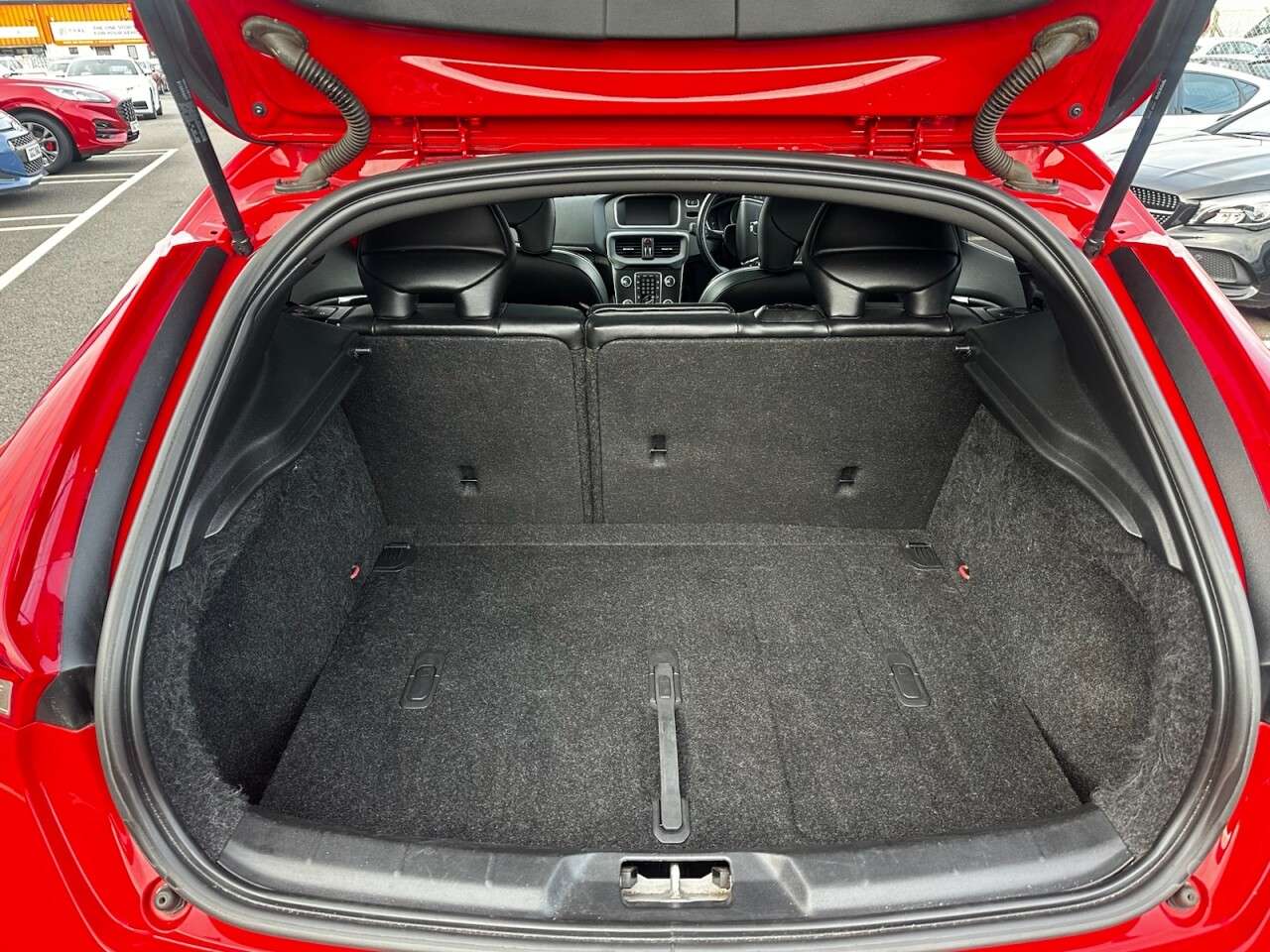 2018 VOLVO V40 2018 VOLVO V40