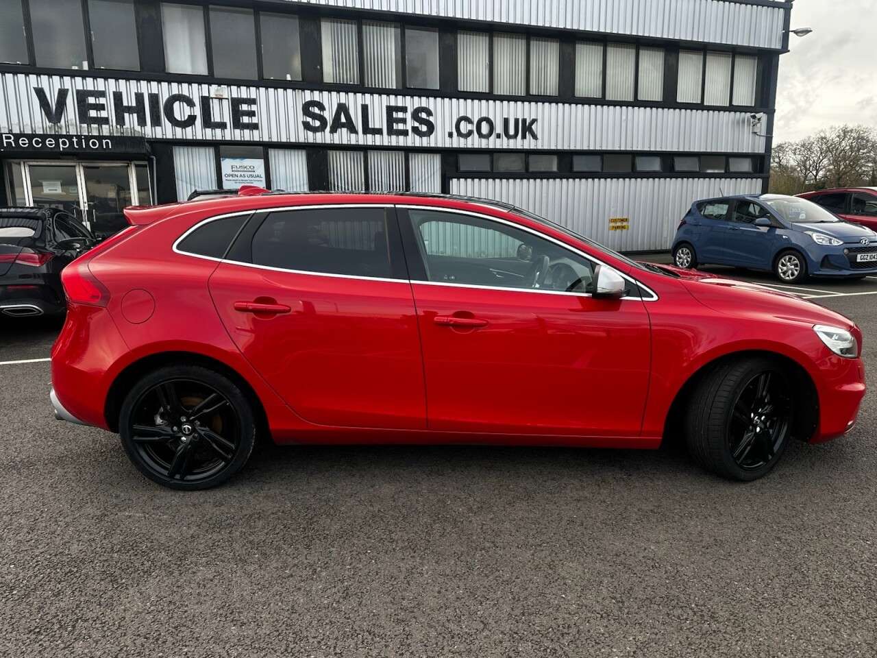 2018 VOLVO V40 2018 VOLVO V40
