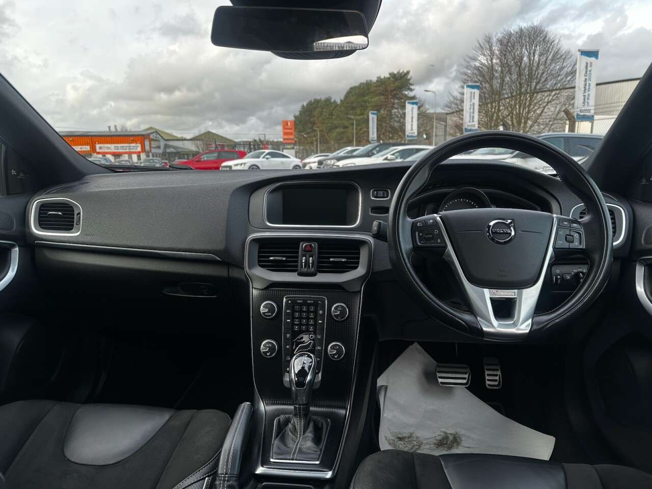 2018 VOLVO V40 2018 VOLVO V40