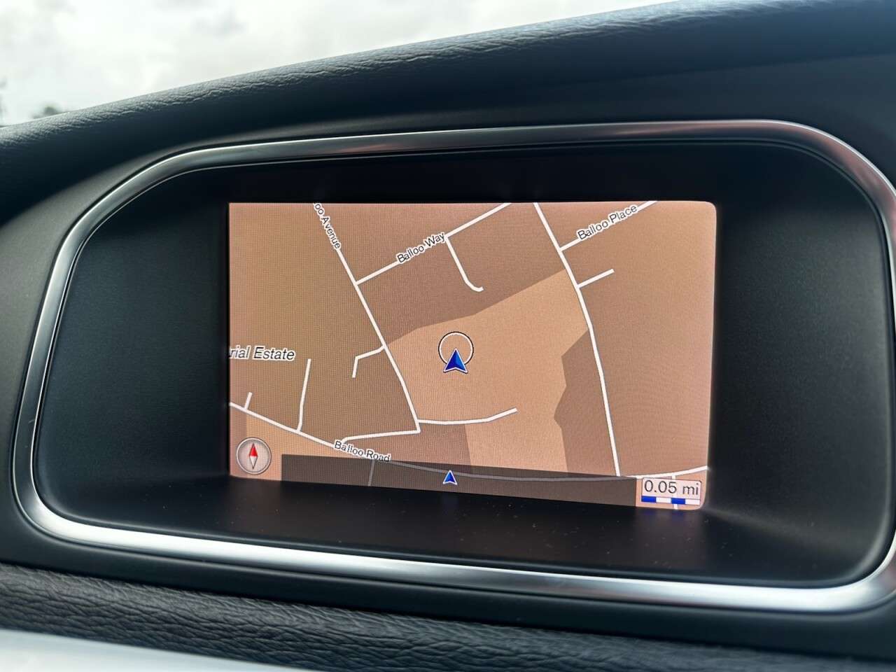 2018 VOLVO V40 2018 VOLVO V40