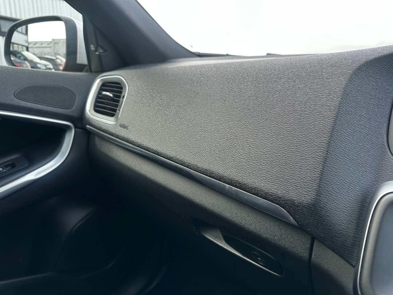 2018 VOLVO V40 2018 VOLVO V40