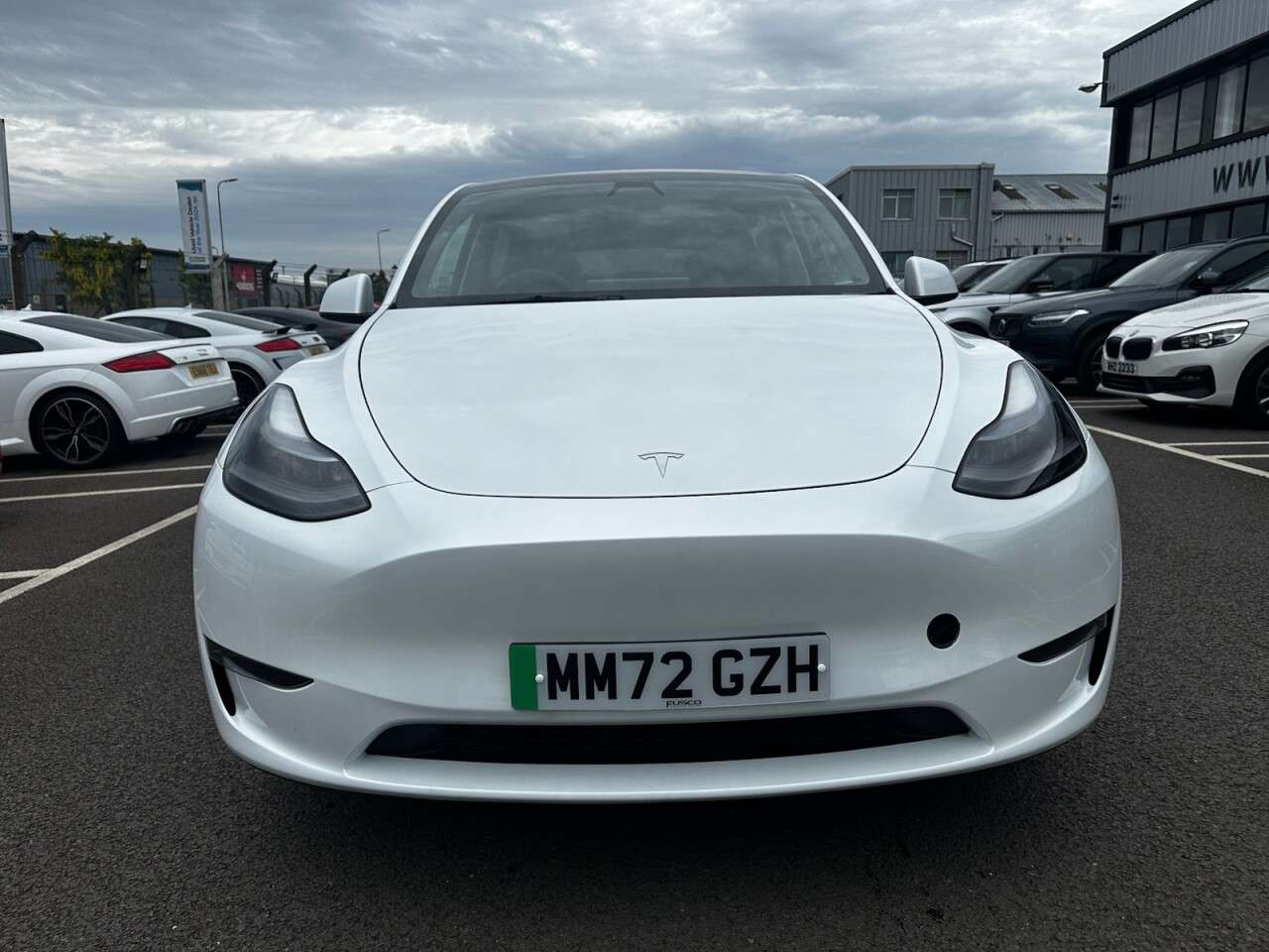 A 2022 TESLA MODEL Y (Dual Motor) Long Range SUV 5dr Electric Auto 4WDE (384 bhp) LONG RANGE BAT A 2022 TESLA MODEL Y (Dual Motor) Long Range SUV 5dr Electric Auto 4WDE (384 bhp) LONG RANGE BAT