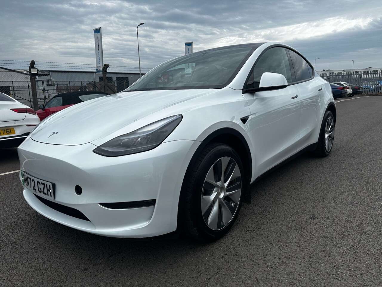 A 2022 TESLA MODEL Y (Dual Motor) Long Range SUV 5dr Electric Auto 4WDE (384 bhp) LONG RANGE BAT A 2022 TESLA MODEL Y (Dual Motor) Long Range SUV 5dr Electric Auto 4WDE (384 bhp) LONG RANGE BAT