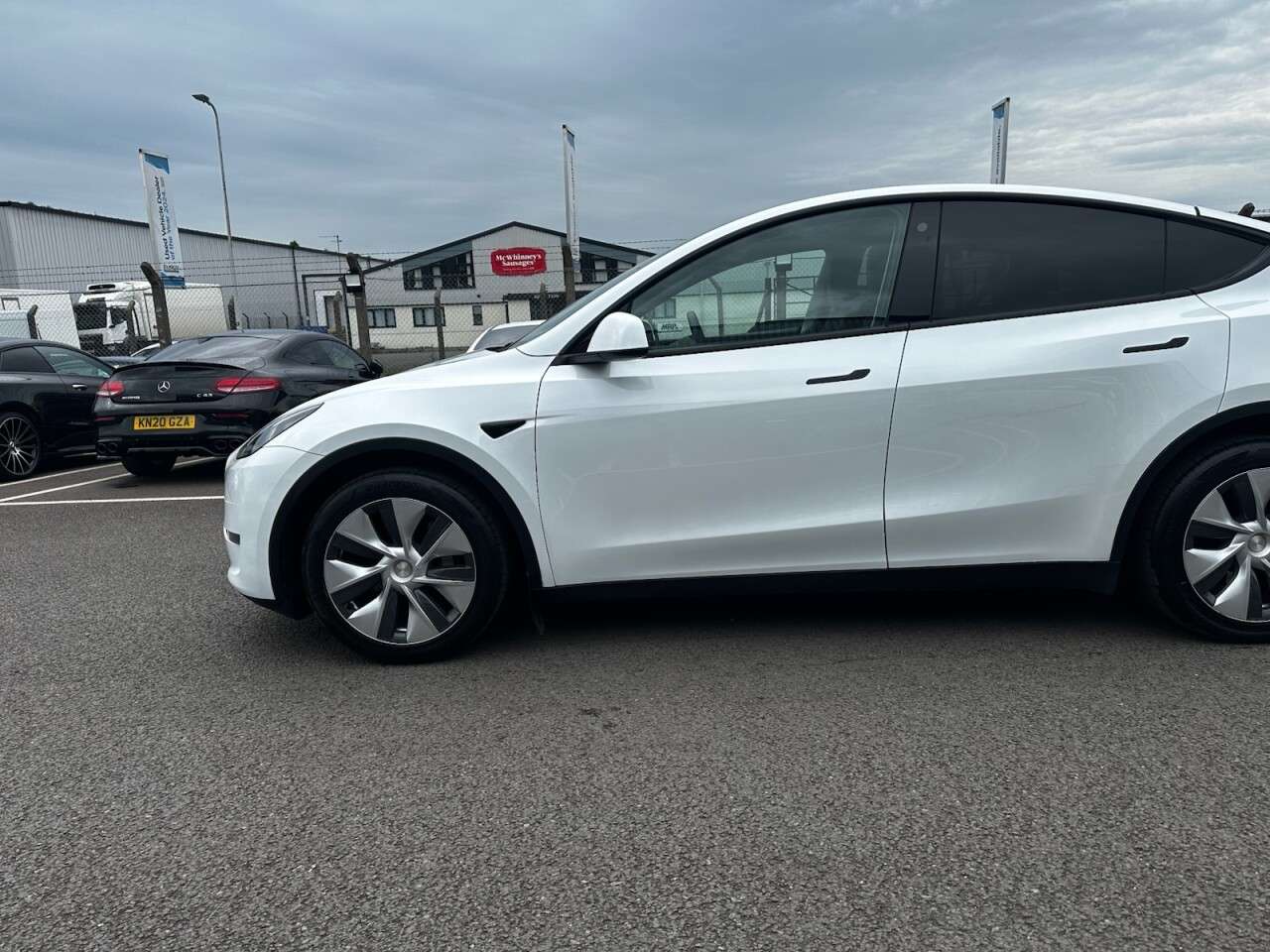 A 2022 TESLA MODEL Y (Dual Motor) Long Range SUV 5dr Electric Auto 4WDE (384 bhp) LONG RANGE BAT A 2022 TESLA MODEL Y (Dual Motor) Long Range SUV 5dr Electric Auto 4WDE (384 bhp) LONG RANGE BAT