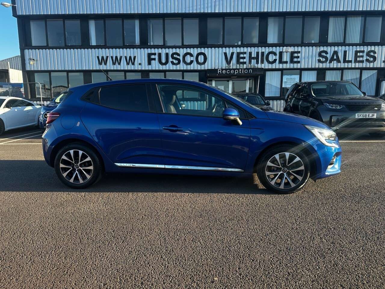 A 2020 RENAULT CLIO 1.0 TCe Iconic Hatchback 5dr Petrol Manual Euro 6 (s/s) (100 ps) Sat Nav, P A 2020 RENAULT CLIO 1.0 TCe Iconic Hatchback 5dr Petrol Manual Euro 6 (s/s) (100 ps) Sat Nav, P