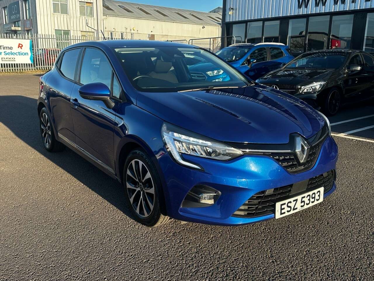 A 2020 RENAULT CLIO 1.0 TCe Iconic Hatchback 5dr Petrol Manual Euro 6 (s/s) (100 ps) Sat Nav, P A 2020 RENAULT CLIO 1.0 TCe Iconic Hatchback 5dr Petrol Manual Euro 6 (s/s) (100 ps) Sat Nav, P