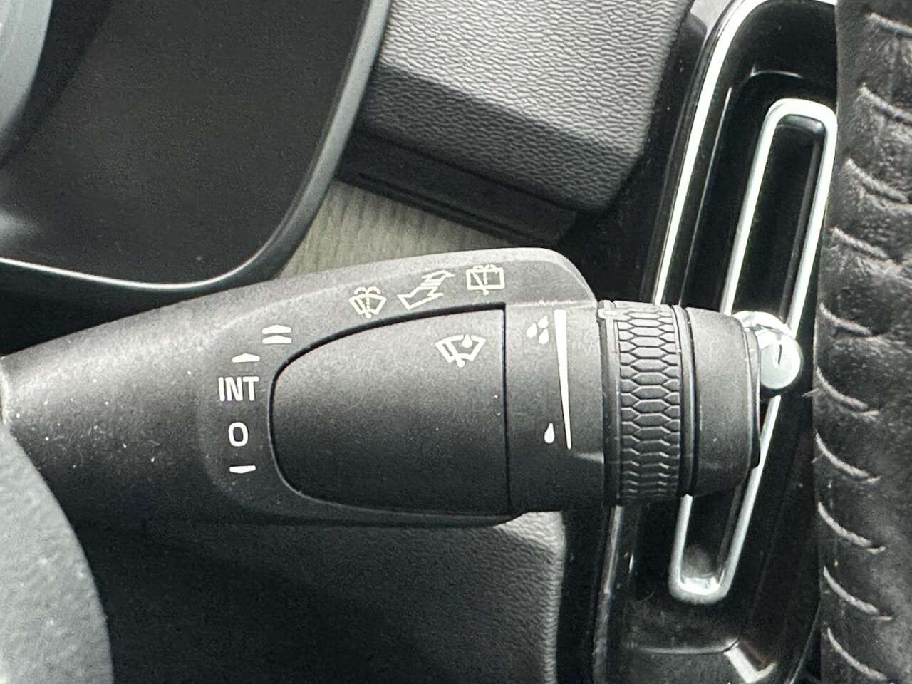 2019 VOLVO XC40 2019 VOLVO XC40