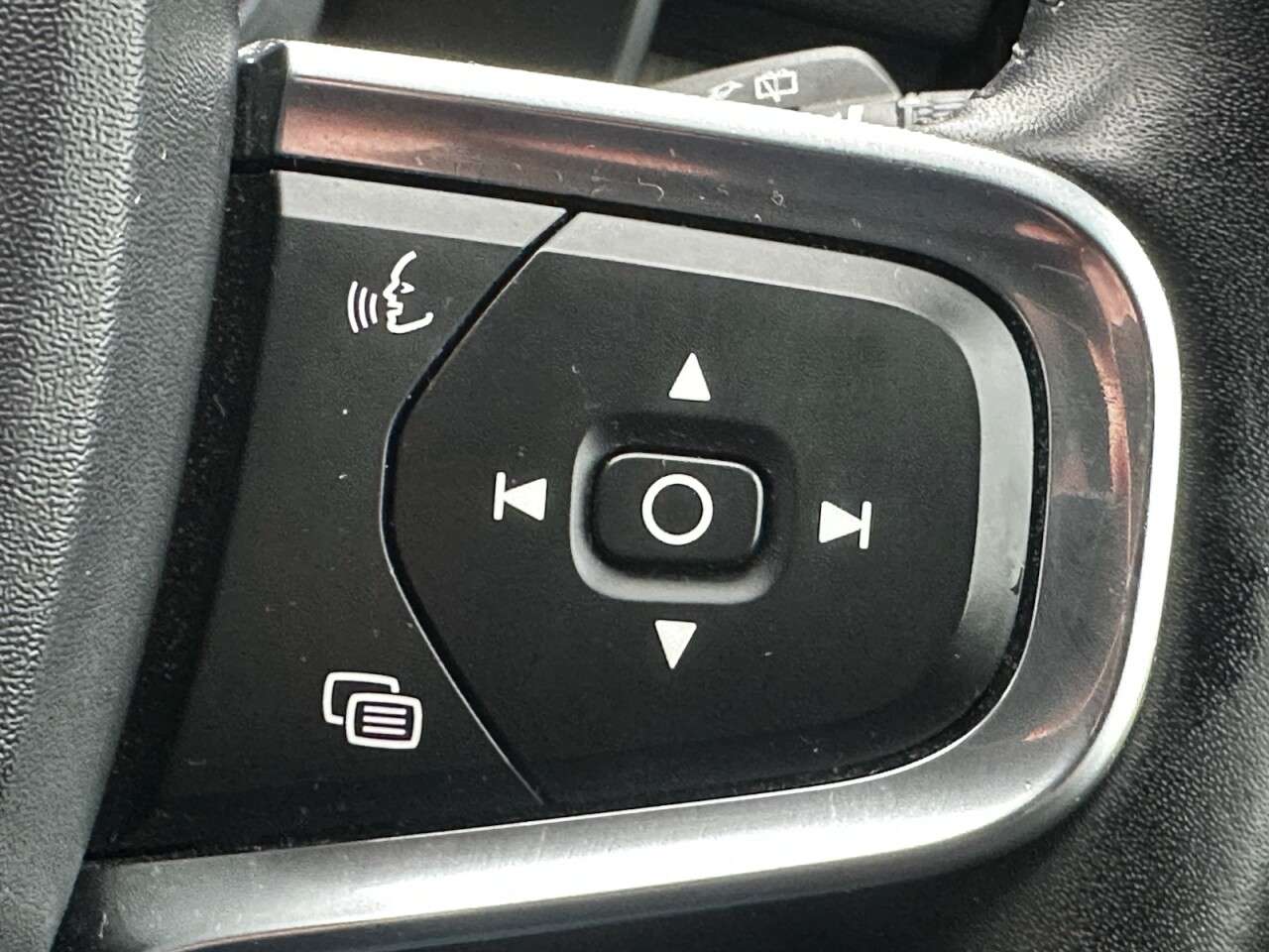 2019 VOLVO XC40 2019 VOLVO XC40