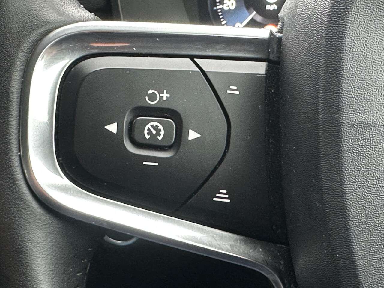 2019 VOLVO XC40 2019 VOLVO XC40