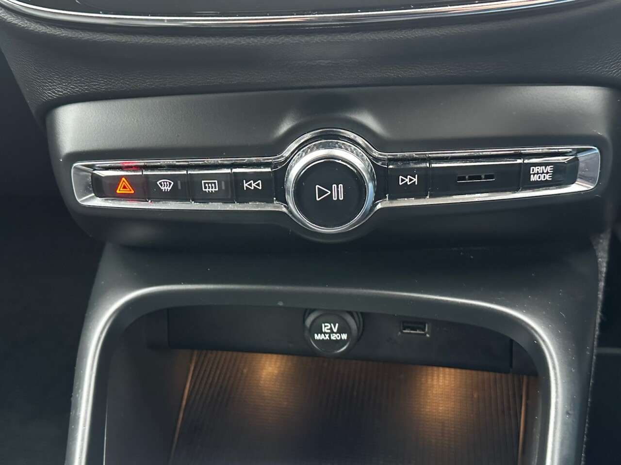 2019 VOLVO XC40 2019 VOLVO XC40