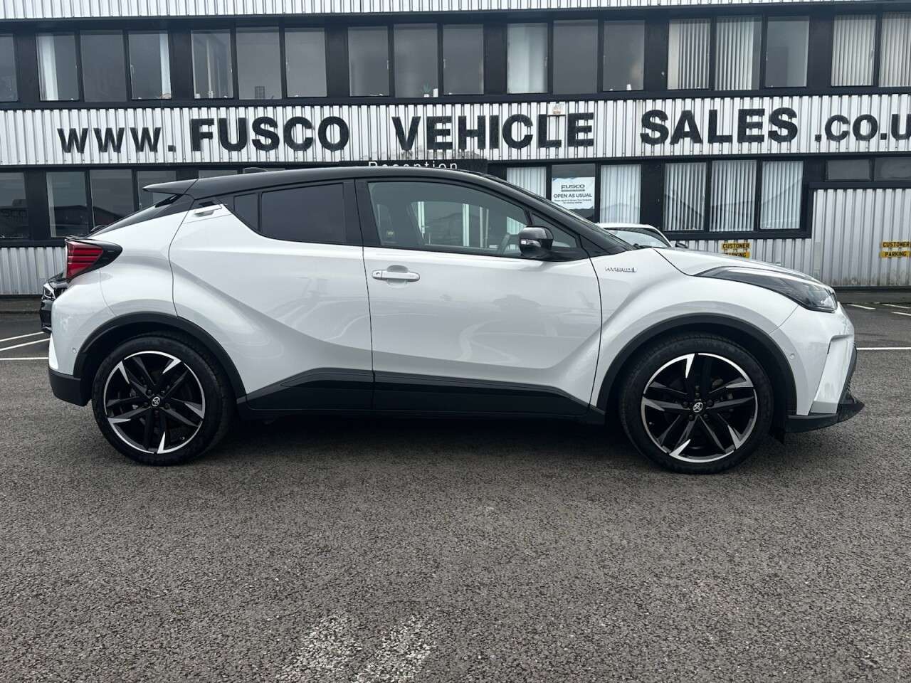 A 2021 TOYOTA C-HR 2.0 VVT-h GR SPORT SUV 5dr Petrol Hybrid CVT Euro 6 (s/s) (184 ps) SAT NAV, A 2021 TOYOTA C-HR 2.0 VVT-h GR SPORT SUV 5dr Petrol Hybrid CVT Euro 6 (s/s) (184 ps) SAT NAV,