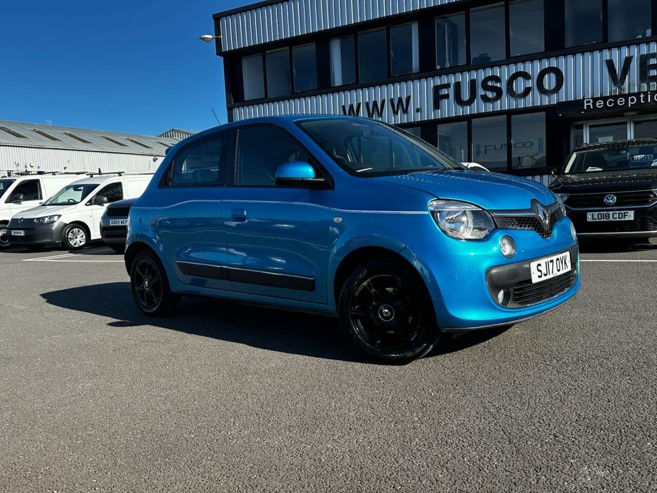 A 2017 RENAULT TWINGO 0.9 TCe ENERGY Dynamique Hatchback 5dr Petrol Manual Euro 6 (s/s) (90 ps) B A 2017 RENAULT TWINGO 0.9 TCe ENERGY Dynamique Hatchback 5dr Petrol Manual Euro 6 (s/s) (90 ps) B