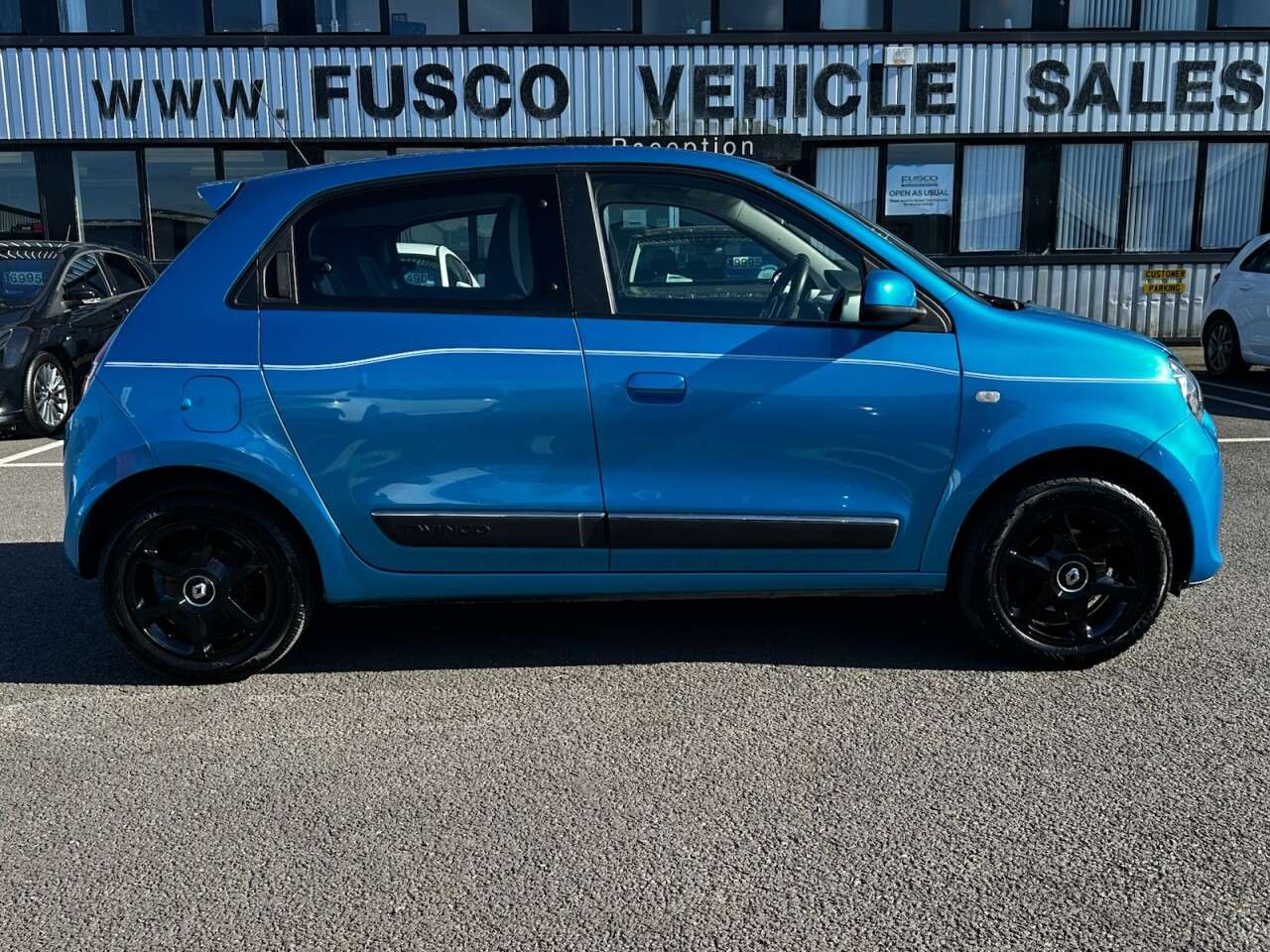A 2017 RENAULT TWINGO 0.9 TCe ENERGY Dynamique Hatchback 5dr Petrol Manual Euro 6 (s/s) (90 ps) B A 2017 RENAULT TWINGO 0.9 TCe ENERGY Dynamique Hatchback 5dr Petrol Manual Euro 6 (s/s) (90 ps) B