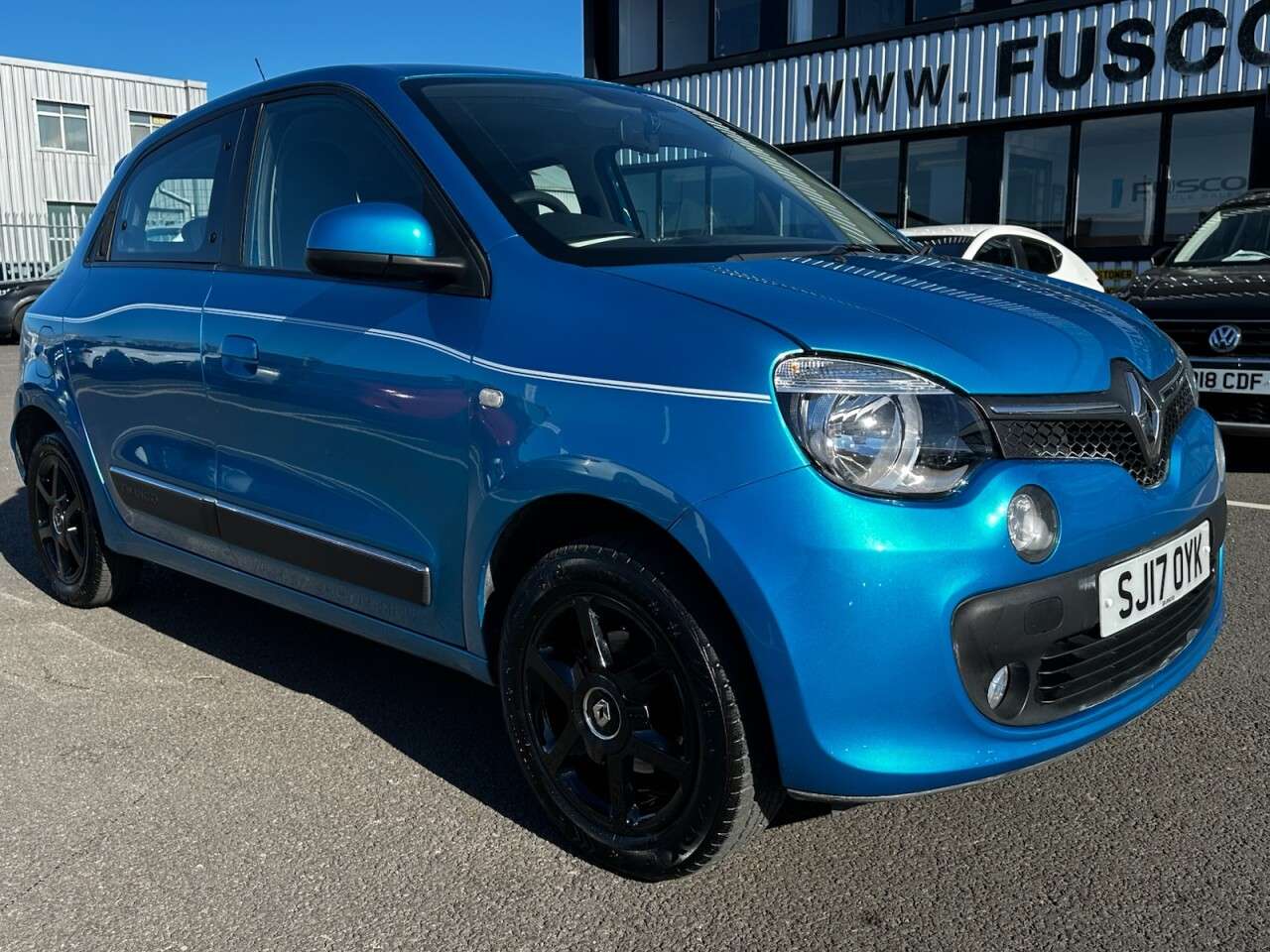 A 2017 RENAULT TWINGO 0.9 TCe ENERGY Dynamique Hatchback 5dr Petrol Manual Euro 6 (s/s) (90 ps) B A 2017 RENAULT TWINGO 0.9 TCe ENERGY Dynamique Hatchback 5dr Petrol Manual Euro 6 (s/s) (90 ps) B