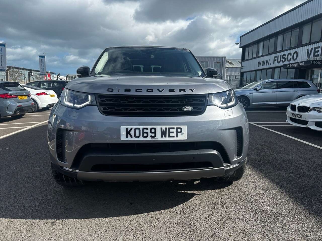 A 2020 LAND ROVER DISCOVERY 3.0 SD V6 HSE Luxury SUV 5dr Diesel Auto 4WD Euro 6 (s/s) (306 ps) LEATHER A 2020 LAND ROVER DISCOVERY 3.0 SD V6 HSE Luxury SUV 5dr Diesel Auto 4WD Euro 6 (s/s) (306 ps) LEATHER