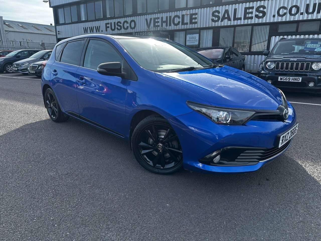 A 2018 TOYOTA AURIS 1.8 VVT-h Design Hatchback 5dr Petrol Hybrid CVT Euro 6 (s/s) (136 ps) GOOD A 2018 TOYOTA AURIS 1.8 VVT-h Design Hatchback 5dr Petrol Hybrid CVT Euro 6 (s/s) (136 ps) GOOD