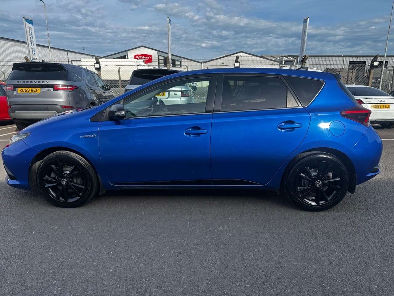 A 2018 TOYOTA AURIS 1.8 VVT-h Design Hatchback 5dr Petrol Hybrid CVT Euro 6 (s/s) (136 ps) GOOD A 2018 TOYOTA AURIS 1.8 VVT-h Design Hatchback 5dr Petrol Hybrid CVT Euro 6 (s/s) (136 ps) GOOD