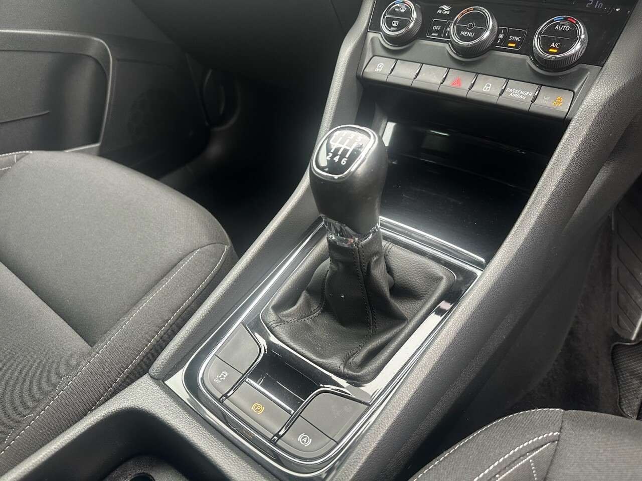 2021 SKODA KAROQ 2021 SKODA KAROQ