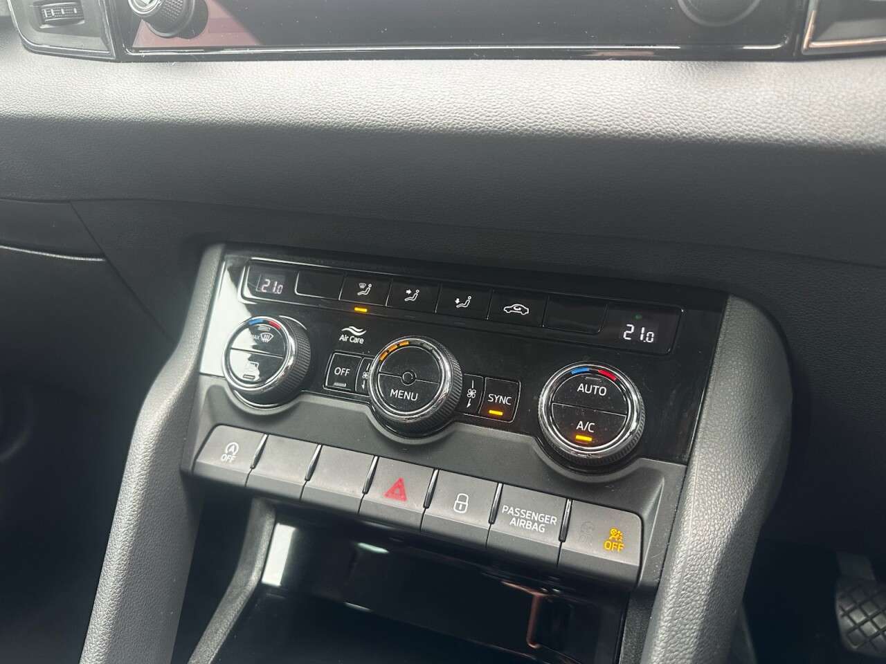 2021 SKODA KAROQ 2021 SKODA KAROQ