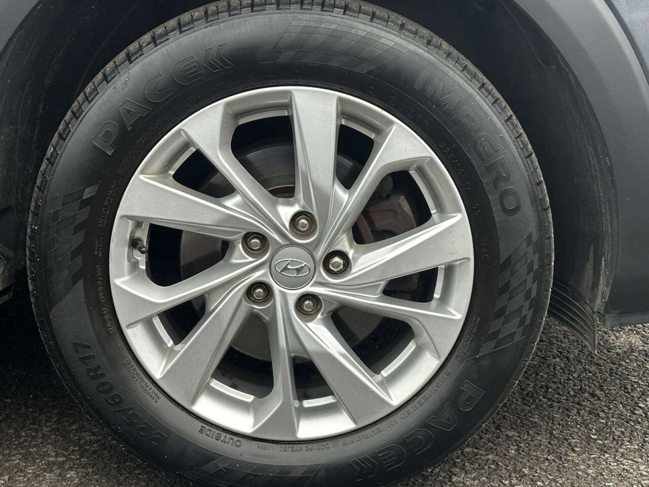 A 2018 HYUNDAI TUCSON 1.6 GDi SE Nav SUV 5dr Petrol Manual Euro 6 (s/s) (132 ps) SAT NAV, BLUETOO A 2018 HYUNDAI TUCSON 1.6 GDi SE Nav SUV 5dr Petrol Manual Euro 6 (s/s) (132 ps) SAT NAV, BLUETOO