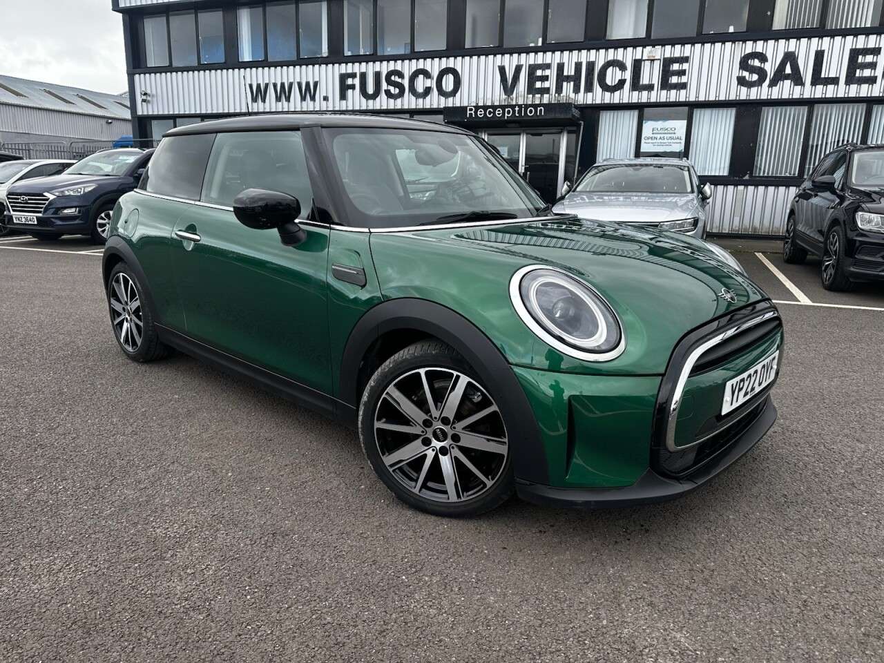 A 2022 MINI HATCH 1.5 Cooper Classic Hatchback 3dr Petrol Steptronic Euro 6 (s/s) (136 ps) GO A 2022 MINI HATCH 1.5 Cooper Classic Hatchback 3dr Petrol Steptronic Euro 6 (s/s) (136 ps) GO