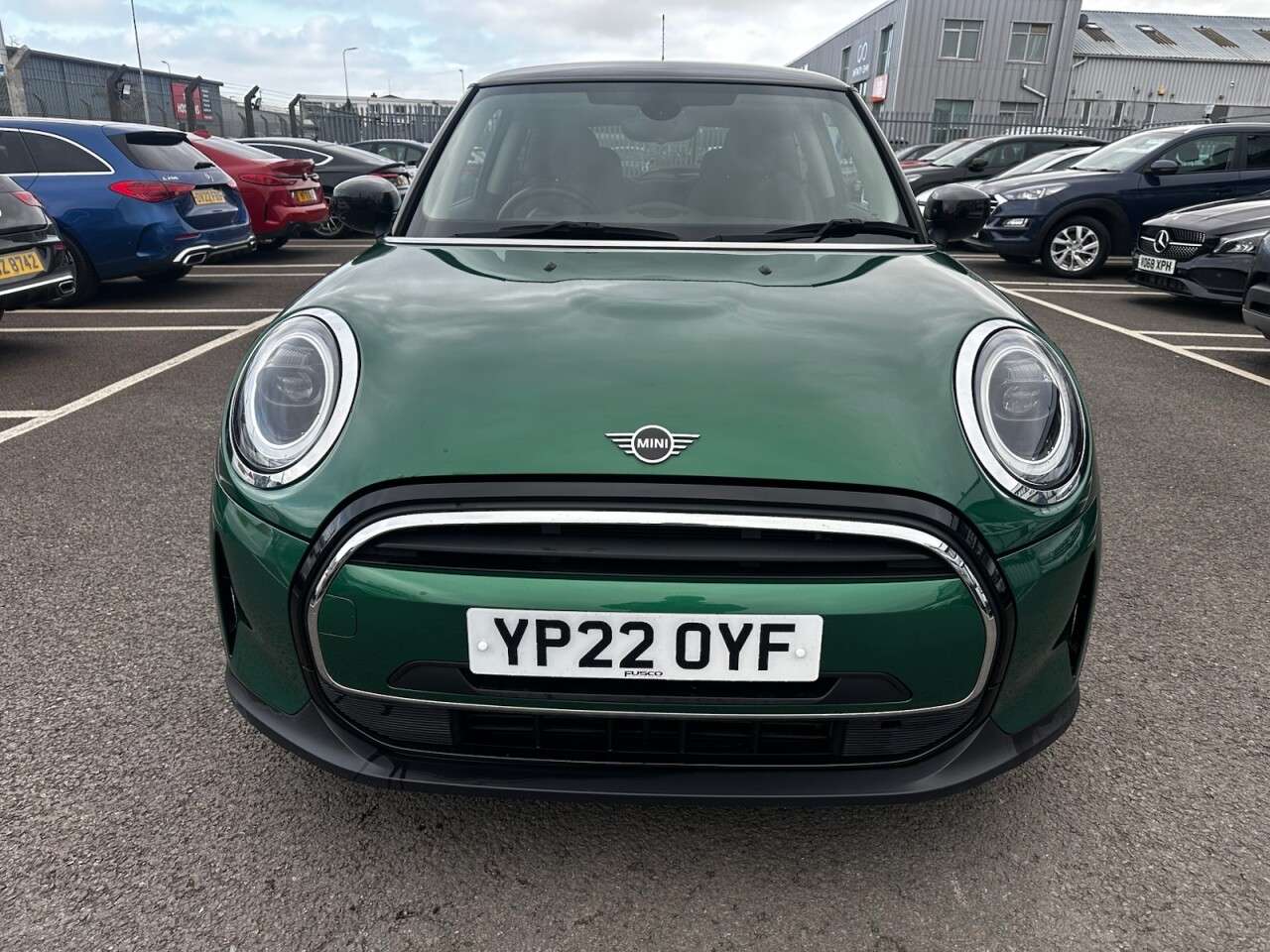 A 2022 MINI HATCH 1.5 Cooper Classic Hatchback 3dr Petrol Steptronic Euro 6 (s/s) (136 ps) GO A 2022 MINI HATCH 1.5 Cooper Classic Hatchback 3dr Petrol Steptronic Euro 6 (s/s) (136 ps) GO