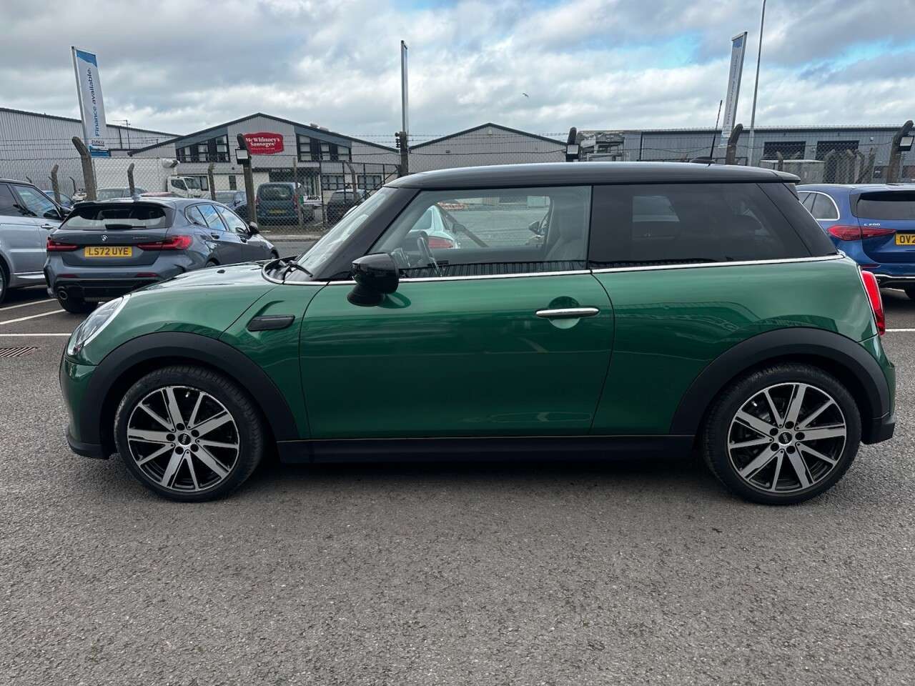 A 2022 MINI HATCH 1.5 Cooper Classic Hatchback 3dr Petrol Steptronic Euro 6 (s/s) (136 ps) GO A 2022 MINI HATCH 1.5 Cooper Classic Hatchback 3dr Petrol Steptronic Euro 6 (s/s) (136 ps) GO