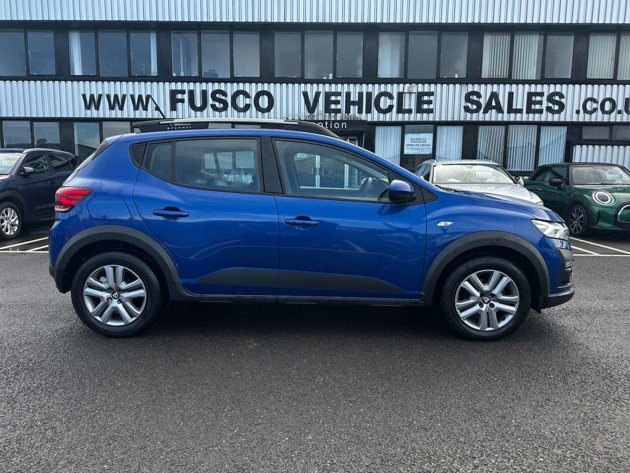 A 2021 DACIA SANDERO STEPWAY 1.0 TCe Comfort Hatchback 5dr Petrol Manual Euro 6 (s/s) (90 ps) REVERSING A 2021 DACIA SANDERO STEPWAY 1.0 TCe Comfort Hatchback 5dr Petrol Manual Euro 6 (s/s) (90 ps) REVERSING