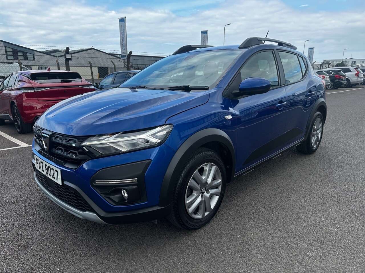A 2021 DACIA SANDERO STEPWAY 1.0 TCe Comfort Hatchback 5dr Petrol Manual Euro 6 (s/s) (90 ps) REVERSING A 2021 DACIA SANDERO STEPWAY 1.0 TCe Comfort Hatchback 5dr Petrol Manual Euro 6 (s/s) (90 ps) REVERSING