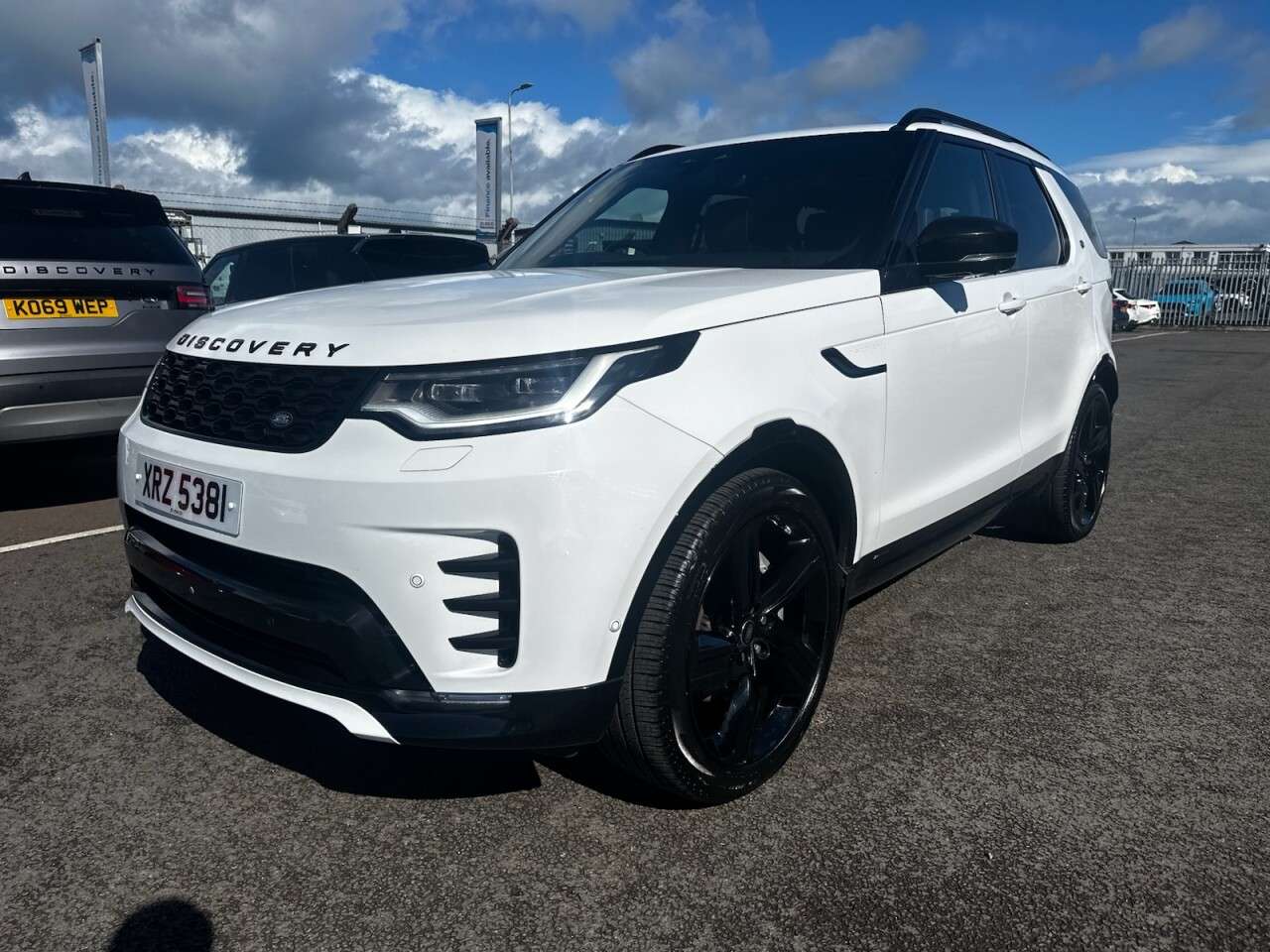A 2021 LAND ROVER DISCOVERY 3.0 D300 MHEV R-Dynamic HSE SUV 5dr Diesel Auto 4WD Euro 6 (s/s) (300 ps) G A 2021 LAND ROVER DISCOVERY 3.0 D300 MHEV R-Dynamic HSE SUV 5dr Diesel Auto 4WD Euro 6 (s/s) (300 ps) G