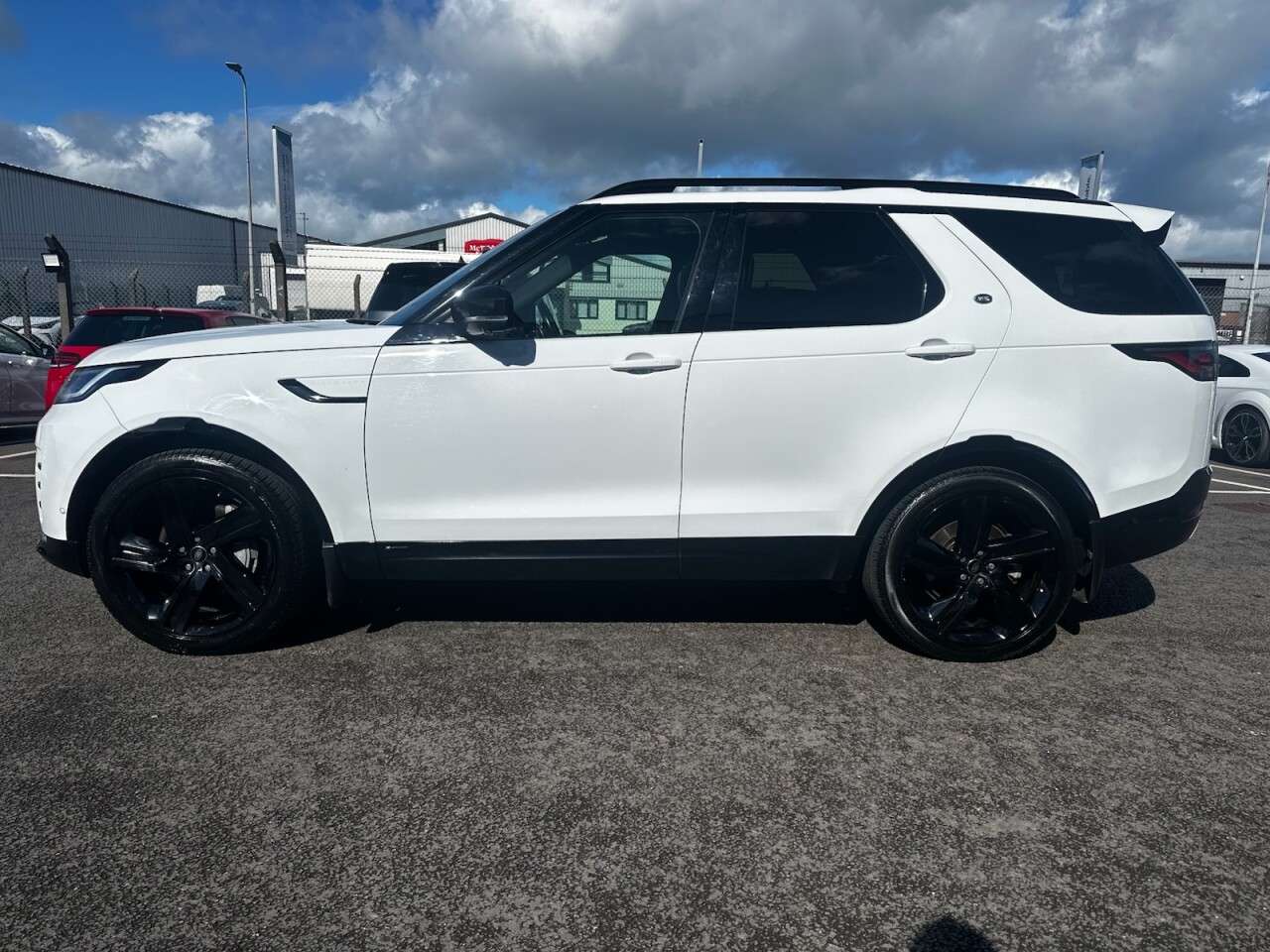 A 2021 LAND ROVER DISCOVERY 3.0 D300 MHEV R-Dynamic HSE SUV 5dr Diesel Auto 4WD Euro 6 (s/s) (300 ps) G A 2021 LAND ROVER DISCOVERY 3.0 D300 MHEV R-Dynamic HSE SUV 5dr Diesel Auto 4WD Euro 6 (s/s) (300 ps) G